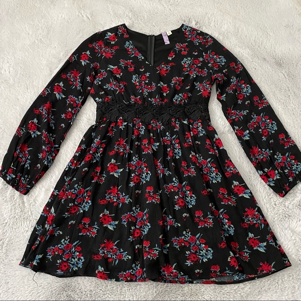 Francesca’s | V-Neck Long Sleeve Dress | S